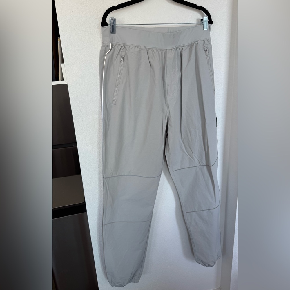 ALO Yoga Light Gray Joggers